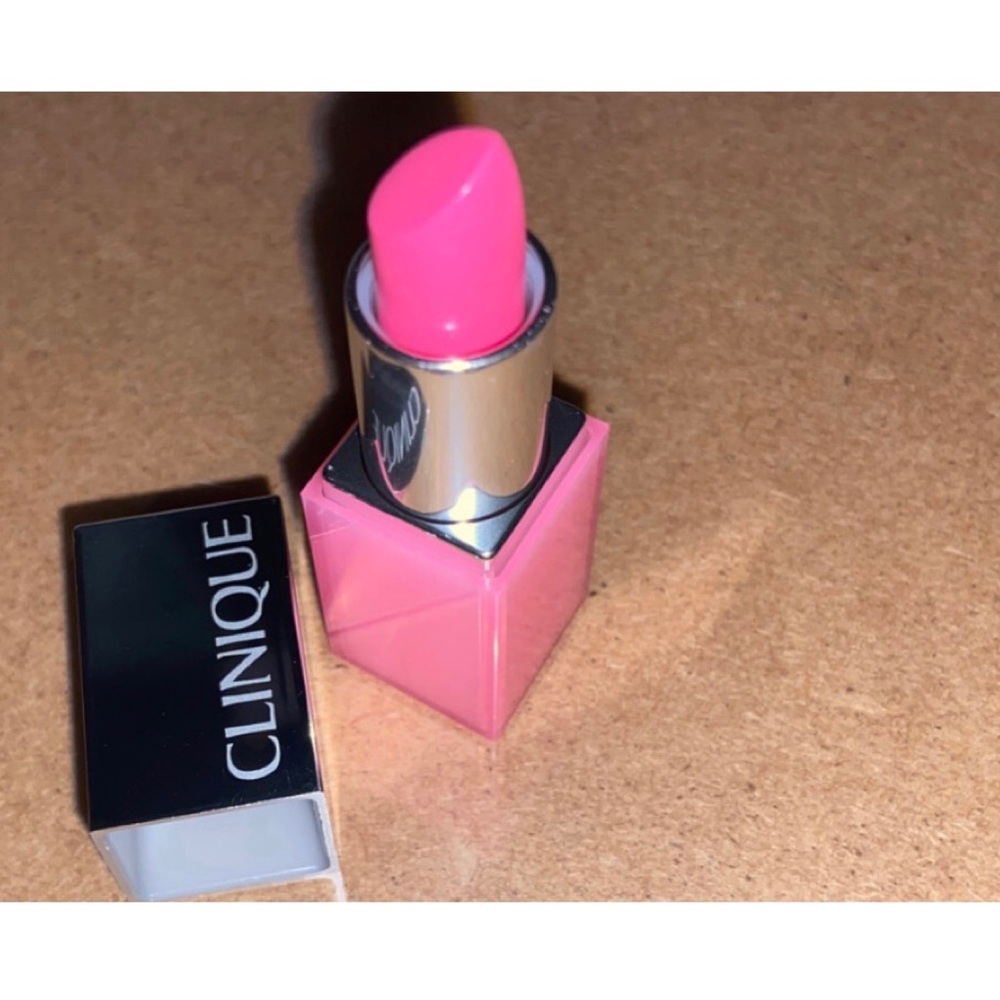 Clinique “Bubblegum Pop 06” lip stick